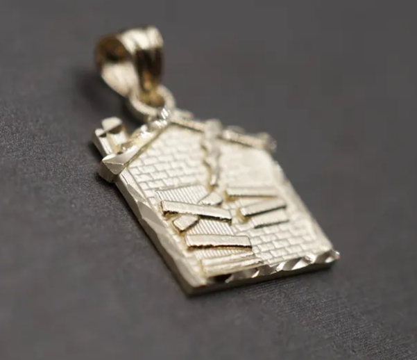 14k Trap House pendant