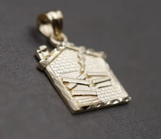 14k Trap House pendant