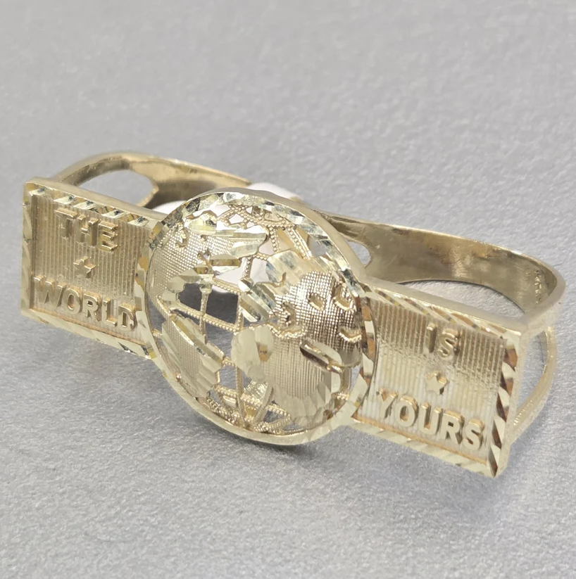 18k the world is yours Ring