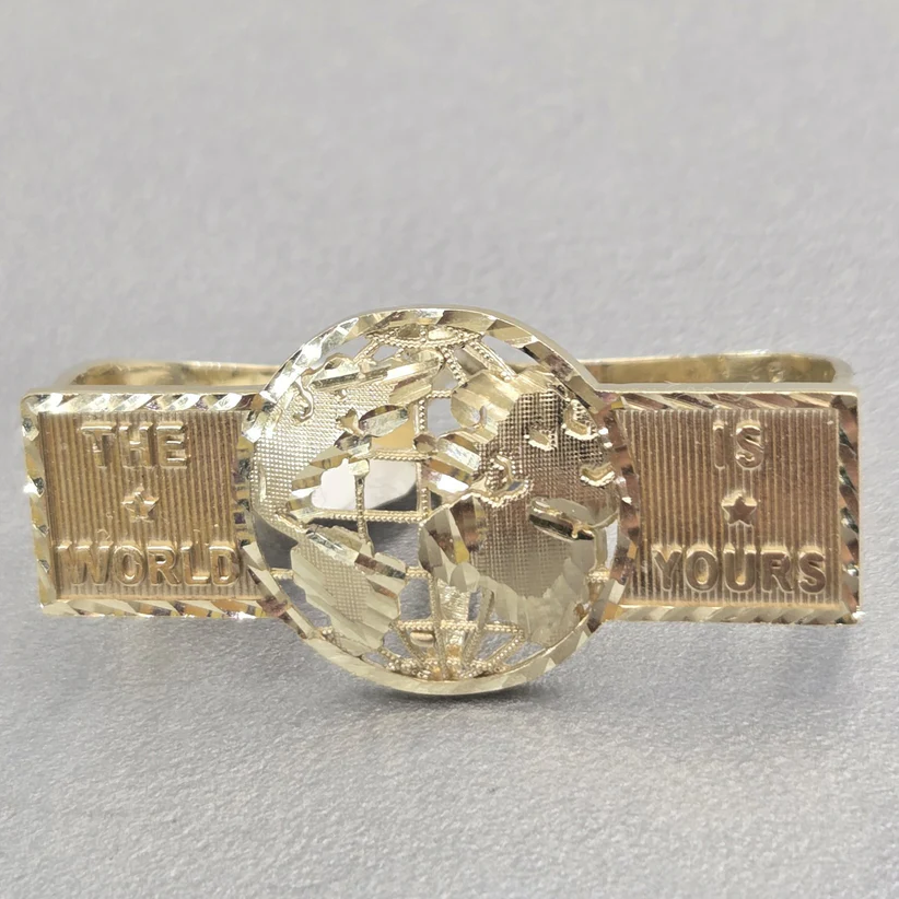 18k the world is yours Ring